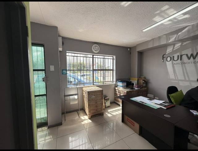 INDUSTRIAL PROPERTY TO RENT IN NORTH END